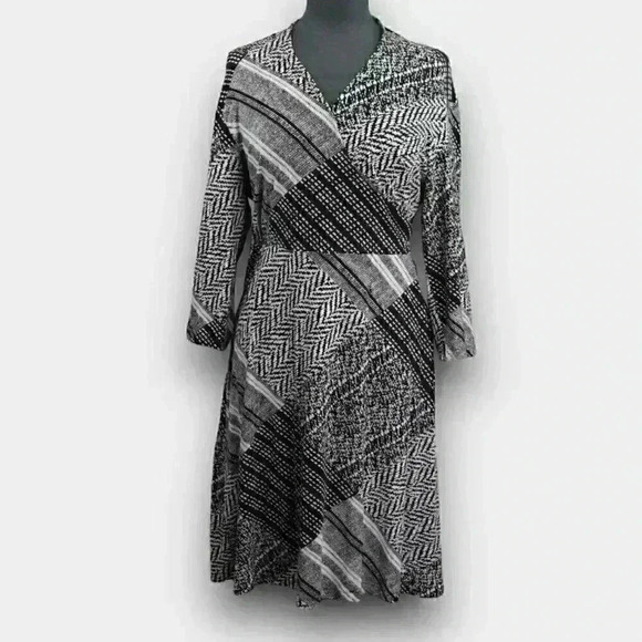 Jockey Person to Person ladies‎ dress size LARGE black/white v-neck - Picture 1 of 8